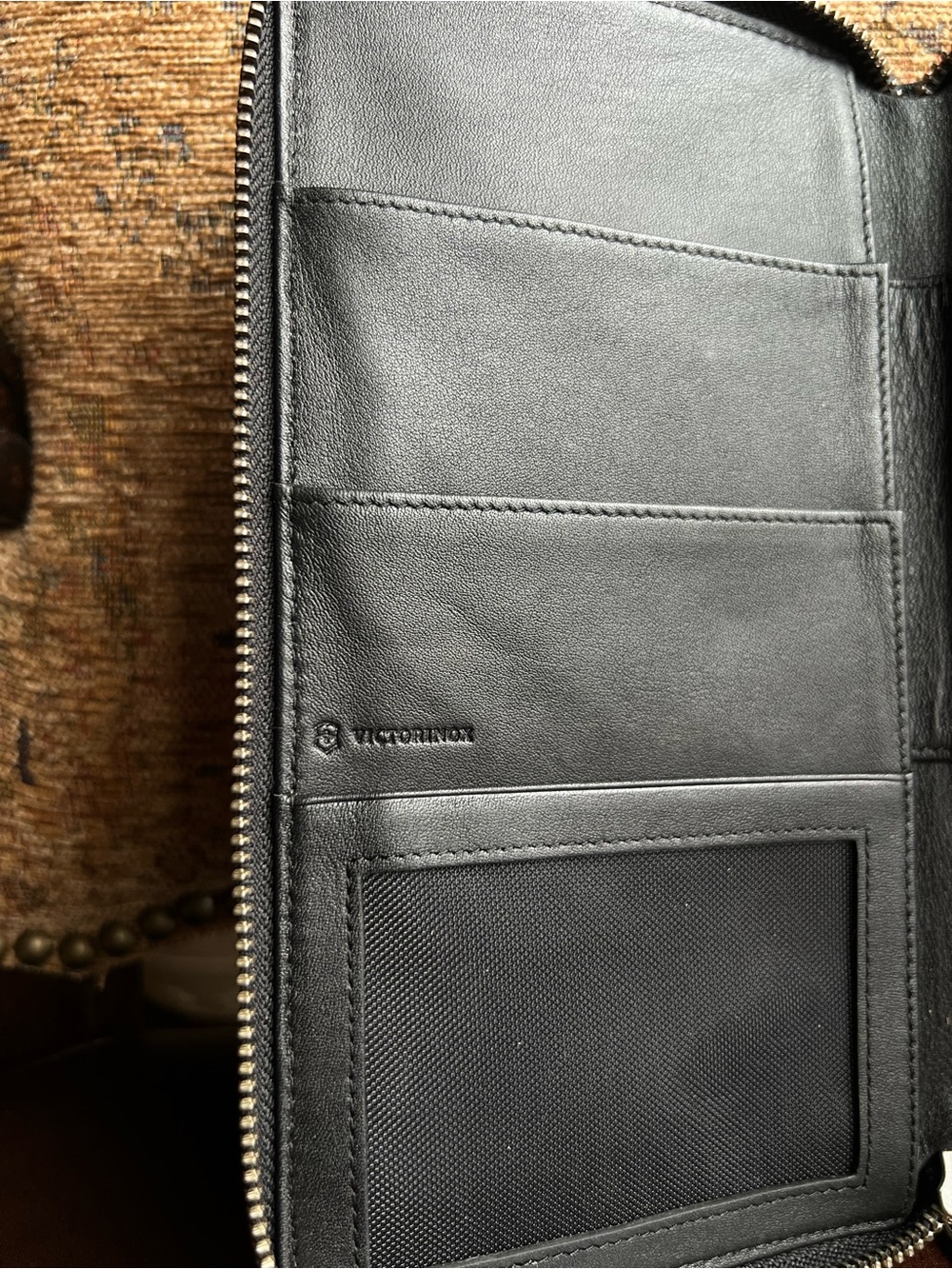Victorinox Zip Around Continental/Travel Wallet - Picture 8 of 8